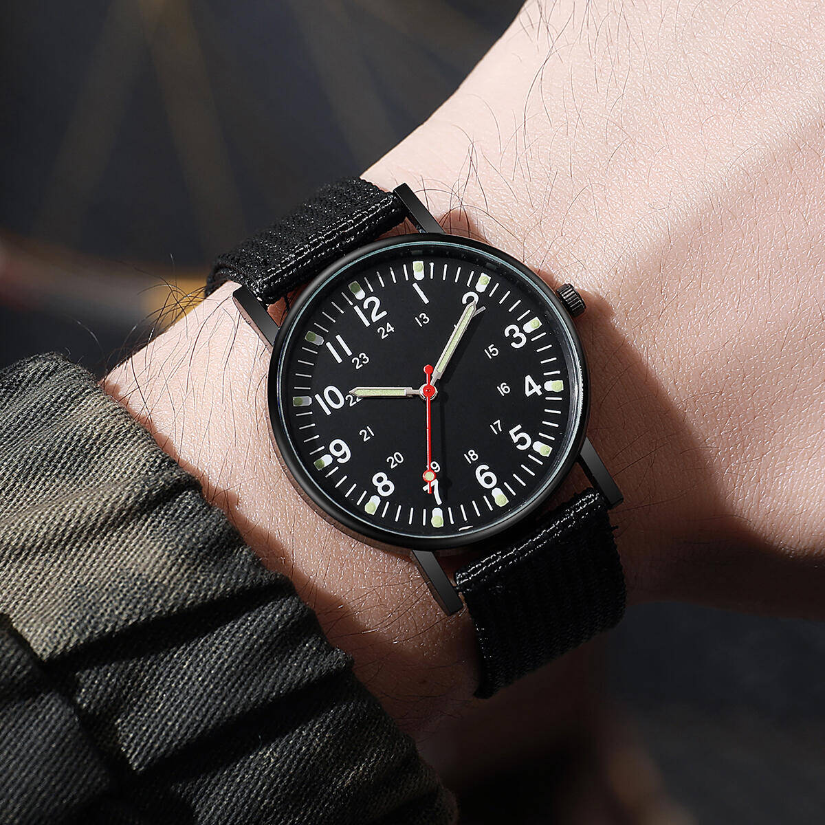 Męskie zegarki casualowe z nyl – Solar Powered Watch recenzja i cena