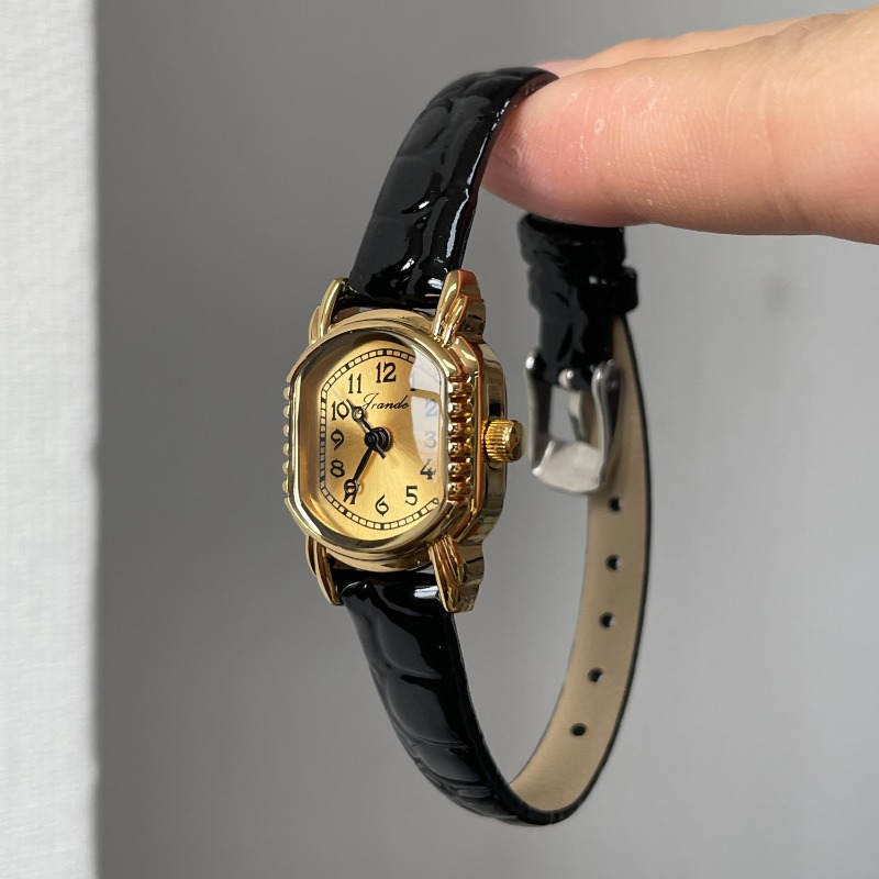 Zegarek damski kwarcowy w styl – Vintage Digital Watch recenzja i cena