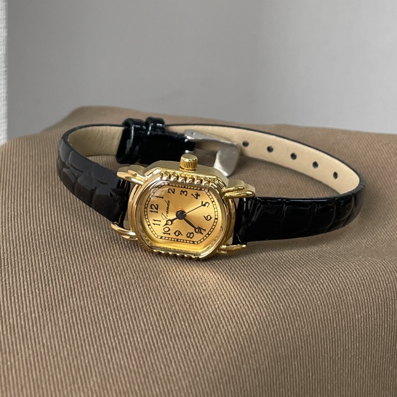 Zegarek damski kwarcowy w styl – Vintage Digital Watch recenzja i cena