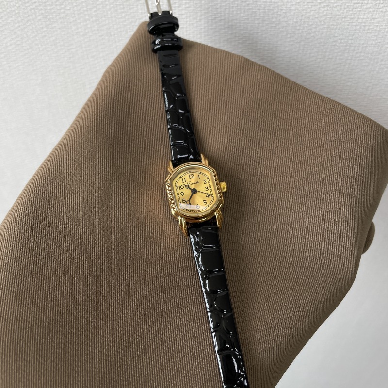 Zegarek damski kwarcowy w styl – Vintage Digital Watch recenzja i cena